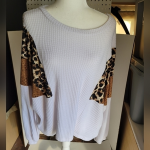 Vine & Love size Large sweater leopard print